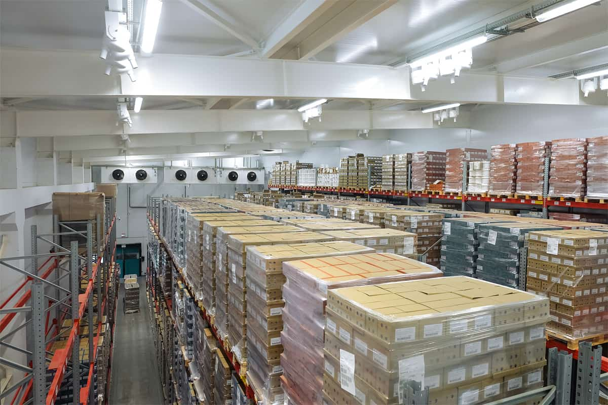 Temperature-controlled warehouse